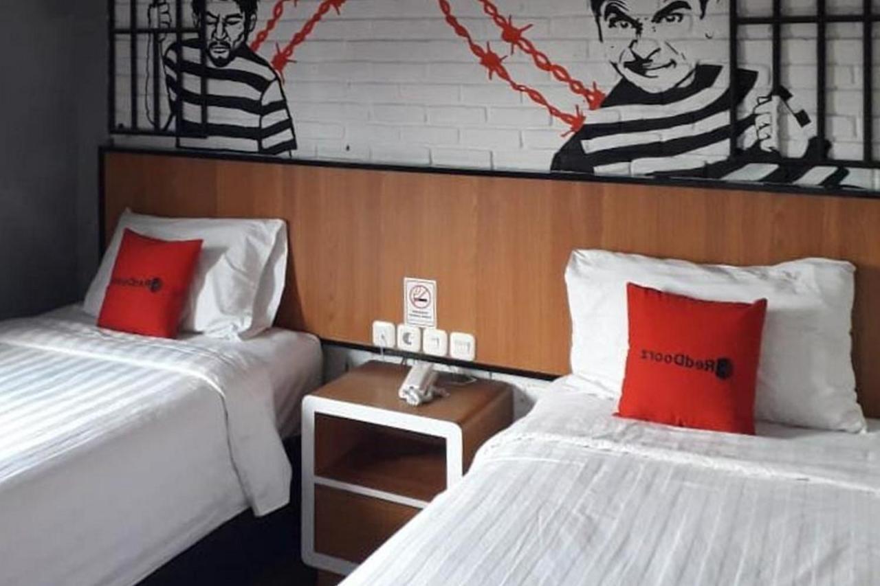 Reddoorz Plus @ Doorman Guest House Bandung Exterior photo