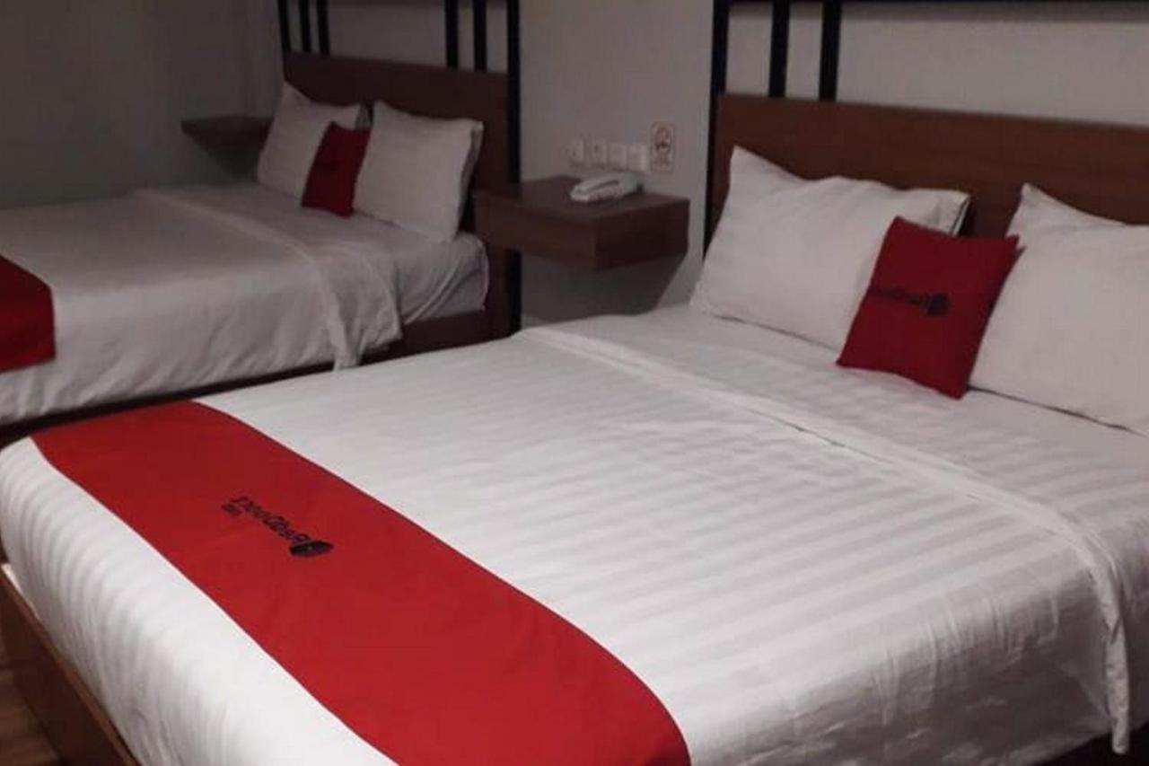 Reddoorz Plus @ Doorman Guest House Bandung Exterior photo