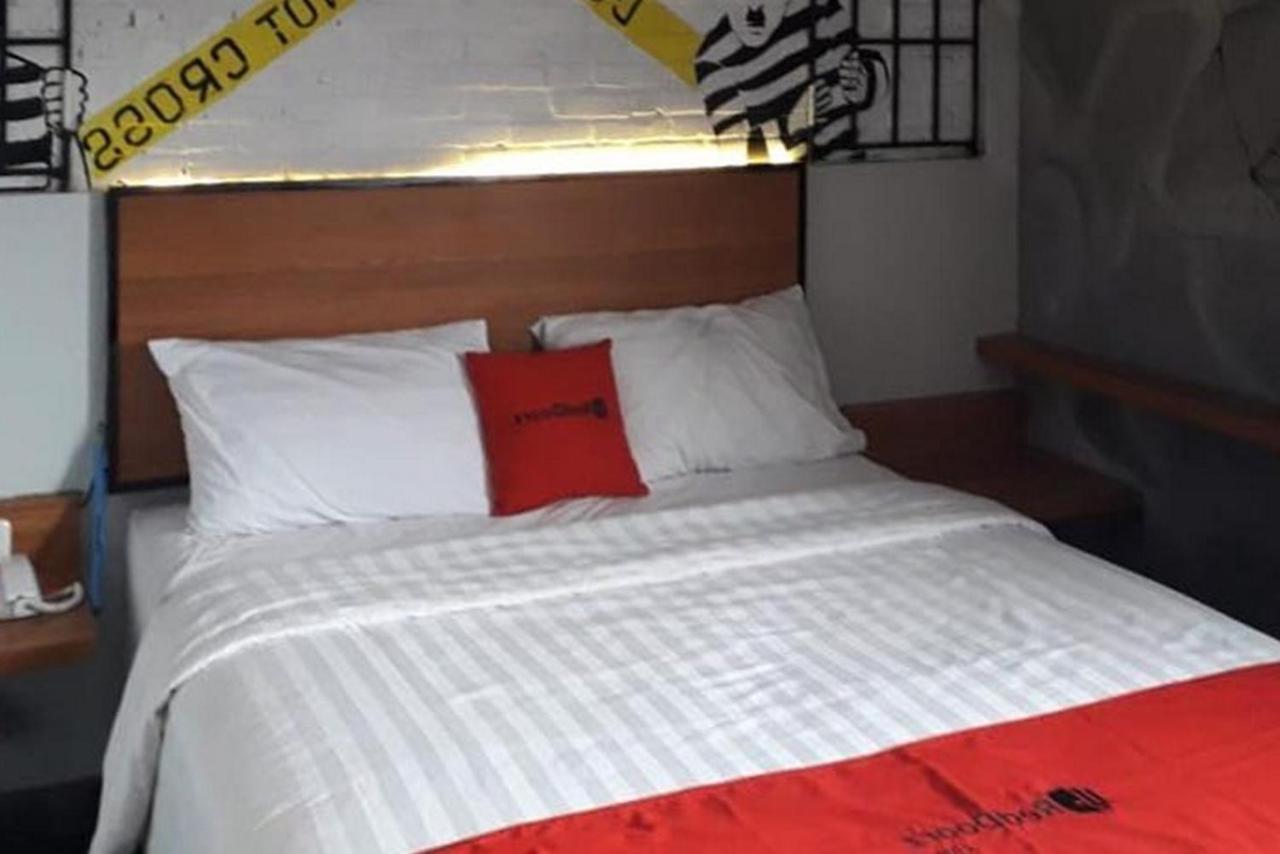 Reddoorz Plus @ Doorman Guest House Bandung Exterior photo