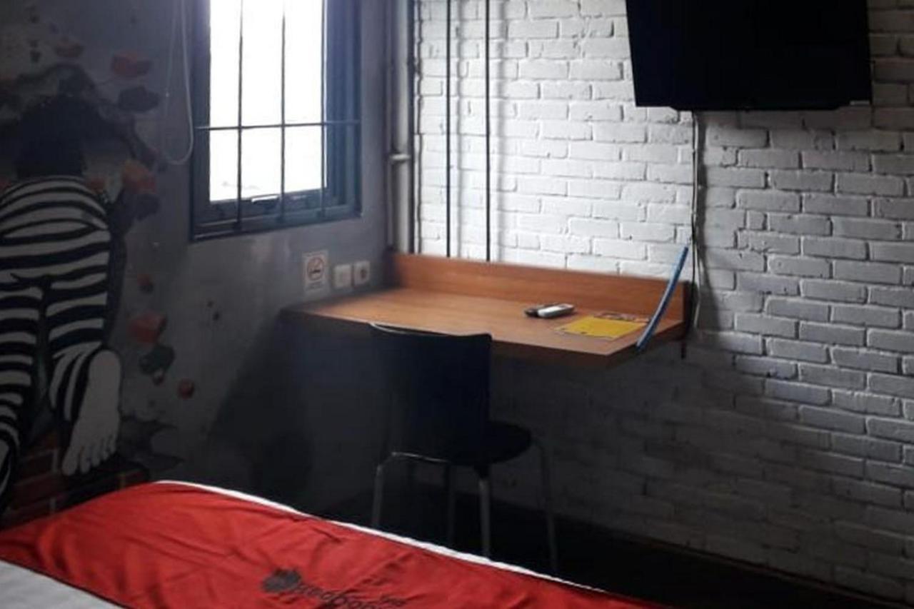 Reddoorz Plus @ Doorman Guest House Bandung Exterior photo