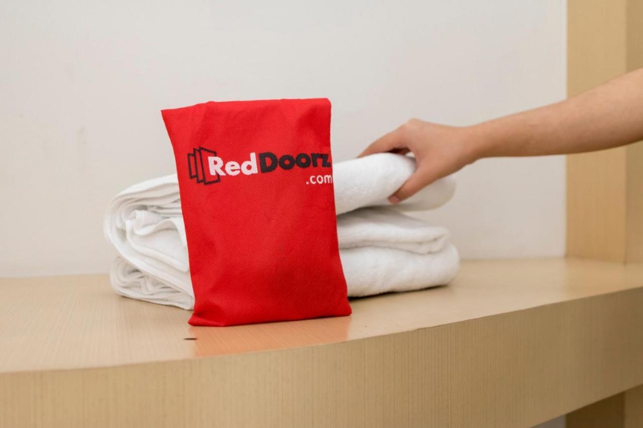 Reddoorz Plus @ Doorman Guest House Bandung Exterior photo
